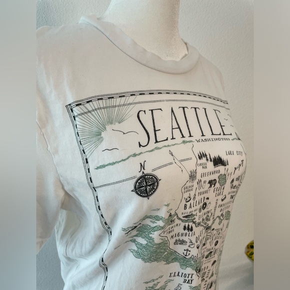 🍁Alternative Seattle Tourist White T-Shirt Size XS - Picture 2 of 9